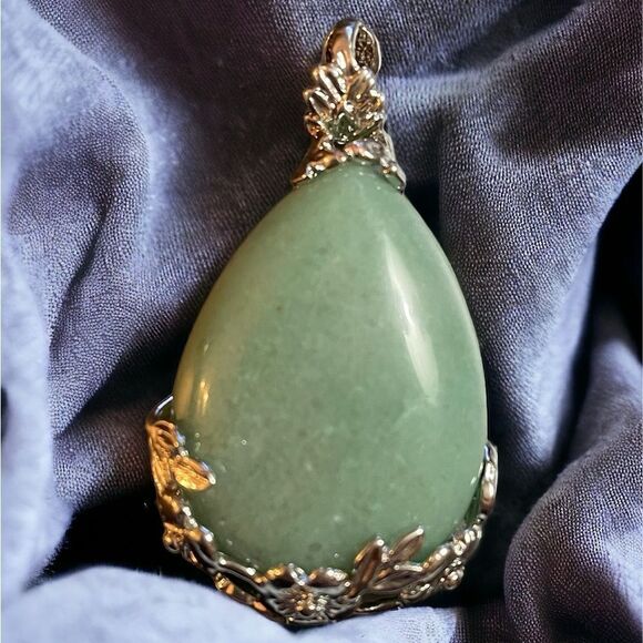 GREEN AVENTURINE WATER DROP PENDANT - Picture 1 of 4